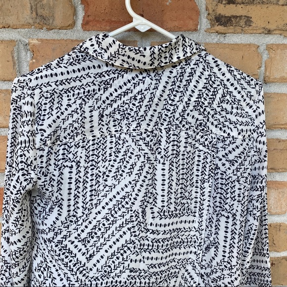 CAbi Black White Abstract Pattern Split-Back Button Up Blouse Size XS - Picture 8 of 9